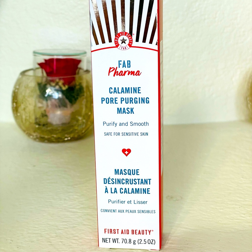 First Aid Beauty Pharma Calamine Pore Purging mask
